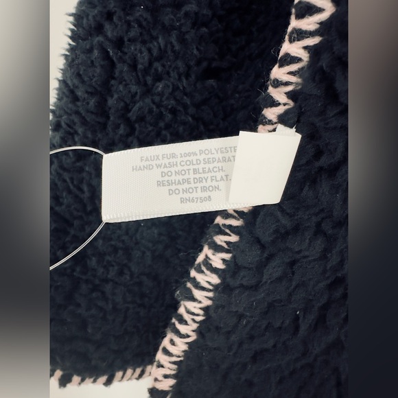 Jenni Solid Sherpa Super Soft Rectangular Scarf Black with Pink Stitching    NWT - Picture 5 of 5